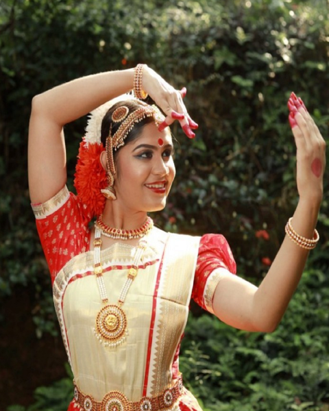 Pretty White And Red Color Kuchipudi Sunpleat Classical Dance Costume 