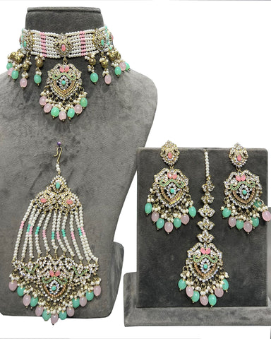 Party Wear Green kundan along with beads work Necklace with Earrings