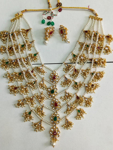 Gorgeous Golden Color Necklace with Beautiful Earrings