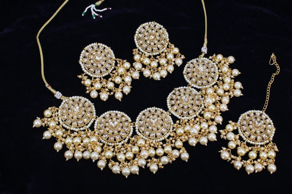 Charming High Quality White Color Dabi Kundan Necklace with Matha Tikka and Earrings