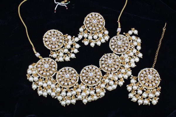 Pretty High Quality White Color Dabi Kundan Necklace with Earrings and Matha Tikka