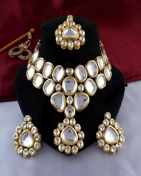 Beautiful Golden Color Kundan Necklace, Earrings and Matha Tikka with Back Meenakari for Special Occasion