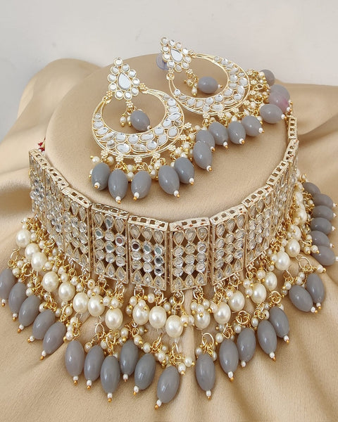 Pretty Golden Color Diamond Mirrors Choker Necklace and Charming Earrings for Special Occasion