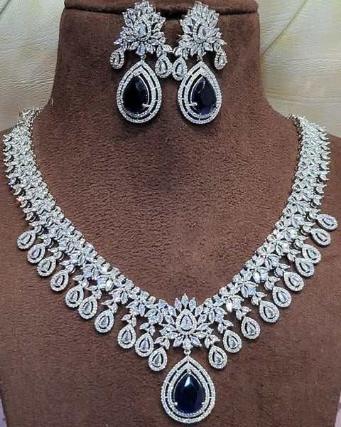 Glossy High Quality Silvery White Color Necklace and Earrings with Charming Black Color Pearls for Special Occasion