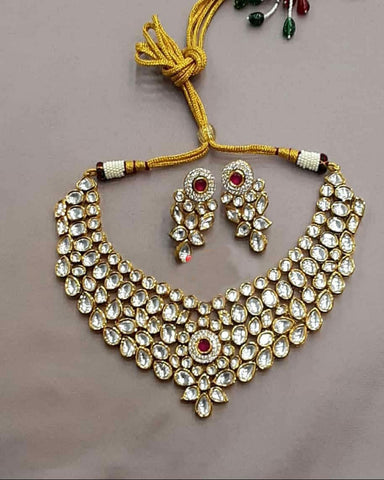 Beautiful Golden Color Necklace for Special Occasion