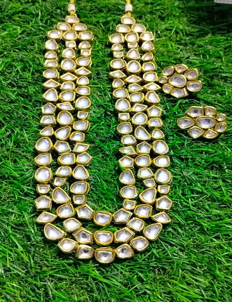 Beautiful Golden Color Necklace for Special Occasion