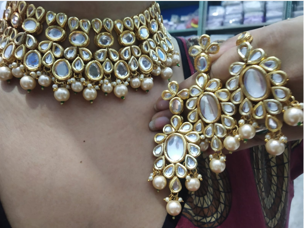 Beautiful Golden and White Color Kundan Choker Necklace for Special Occasion
