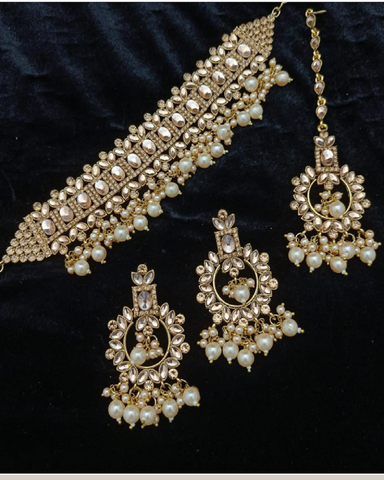Gorgeous Golden Color Necklace, Earrings and Mang Tikka for Special Occasion